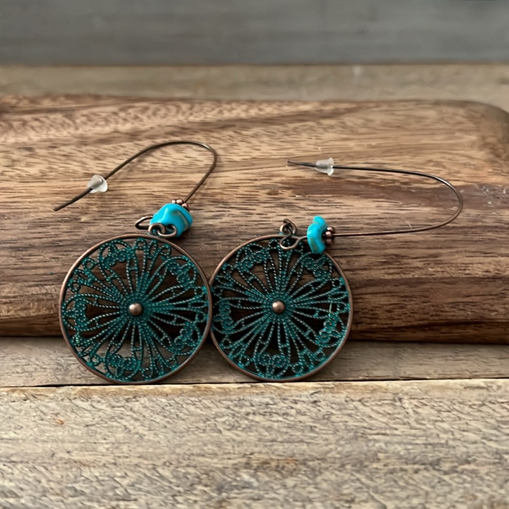 Cute metal dangle earrings brand new with bronze and turquoise color